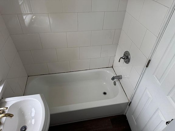 4th image of 2711 S Hamlin Ave Unit 2