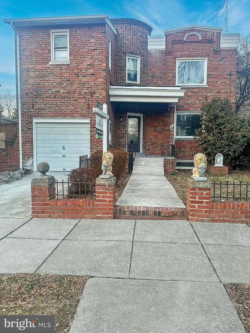 33 Nicholson St NW photo 1