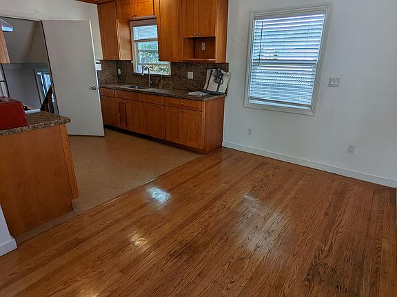 4th image of 305 Linden Ave