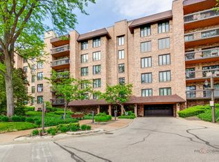 1721 Mission Hills Rd APT 502, Northbrook, IL 60062