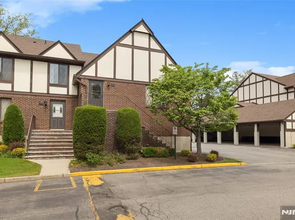 14 Holiday Ct, Westwood, NJ 07675