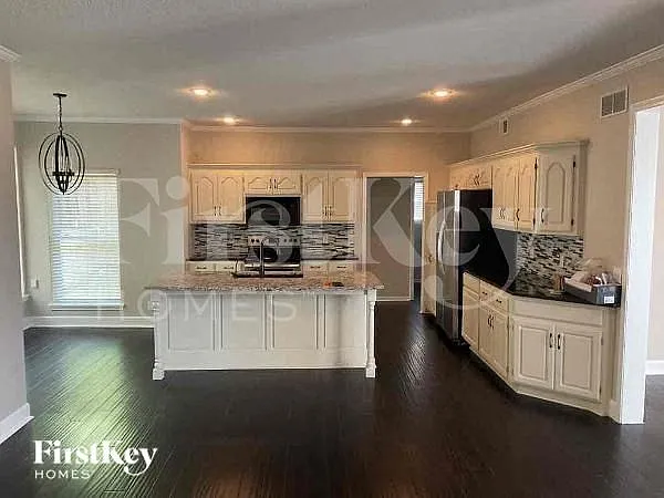 5715 N Ames Ave — Photo 6