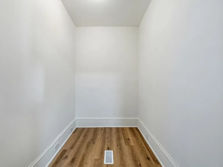1518 Chapman Ave SW — Photo 23