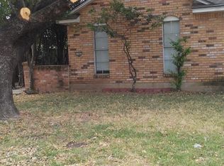 2762 Meadow Gate Ln, Dallas, TX 75237
