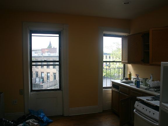 2nd image of 476 Dean St APT 4