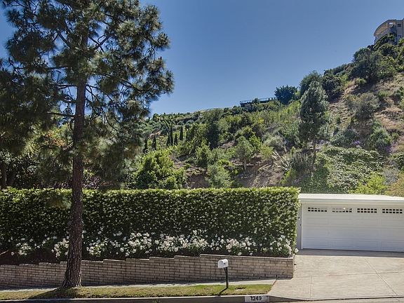 2nd image of 1249 Bienveneda Ave