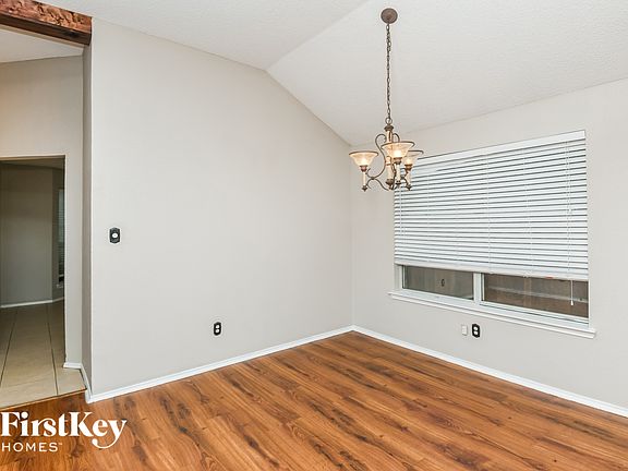 4th image of 779 Deauville Cir E