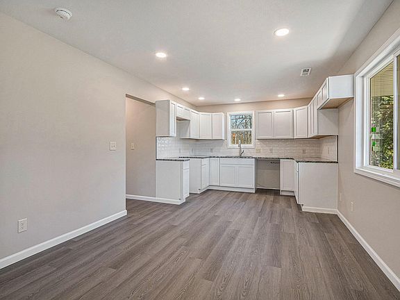 4th image of 25152 Raymond Ave