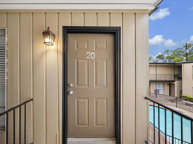 Emerson Street Apartments — Photo 17