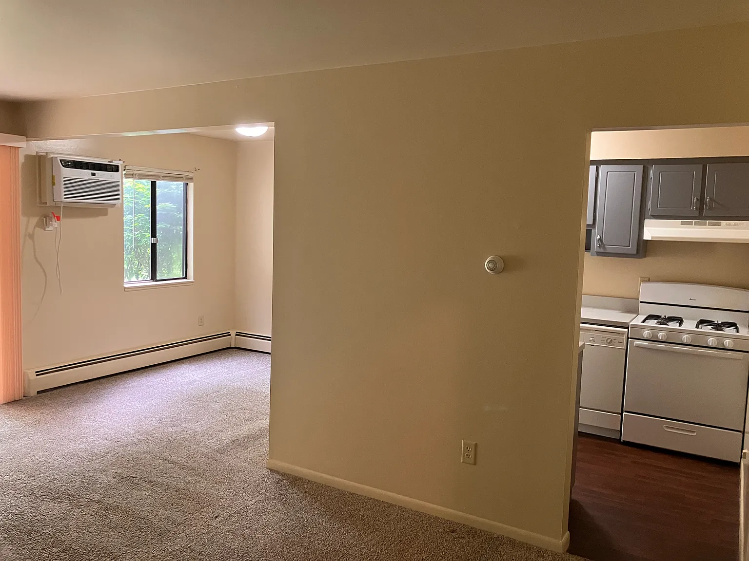 Stonegate Apartment — Photo 4
