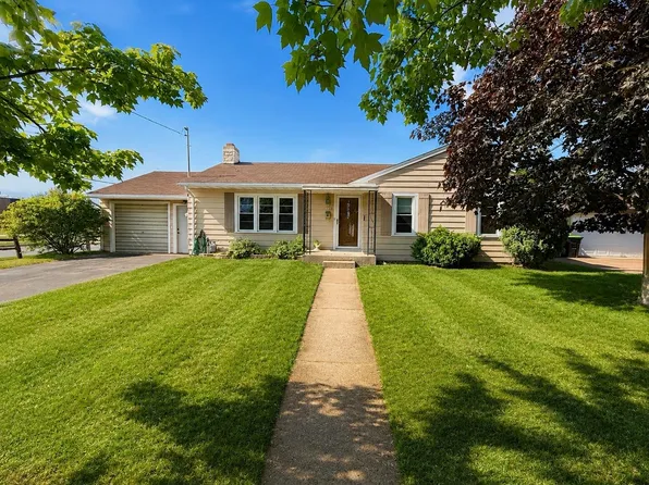 1716 20th Ave, Menominee, MI 49858
