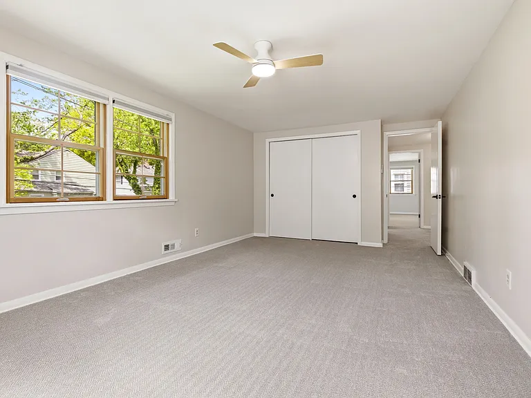 2056 Laurel Hill Dr — Photo 22