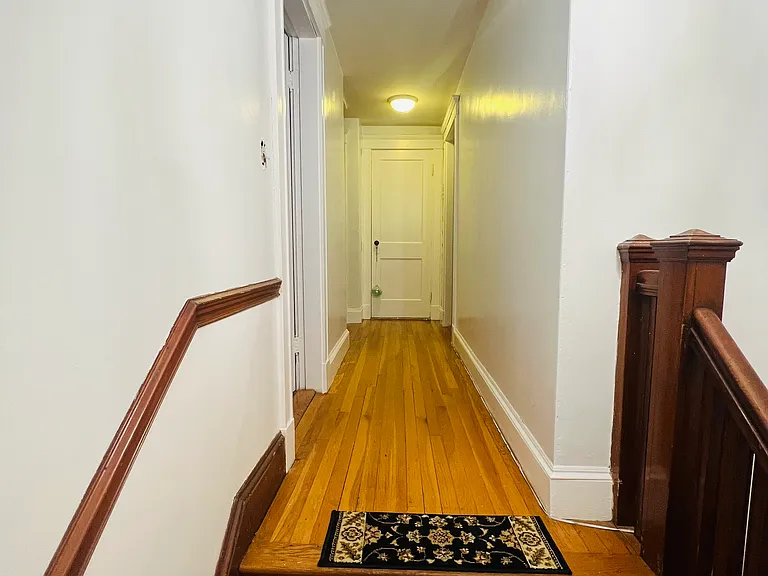 Hallway to bedrooms.