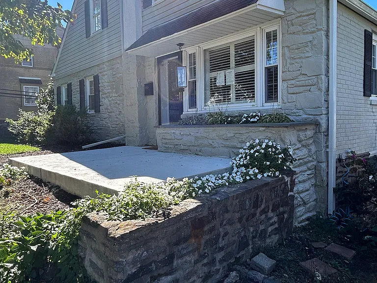 12 Rodney Rd — Photo 2