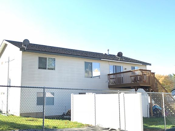 Duplex, fenced yard with privacy fence between two units