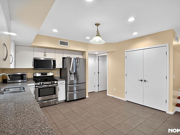 5th image of 841 E Park Modern Dr