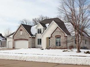 2801 Old Orchard Ct NE, Cedar Rapids, IA 52402