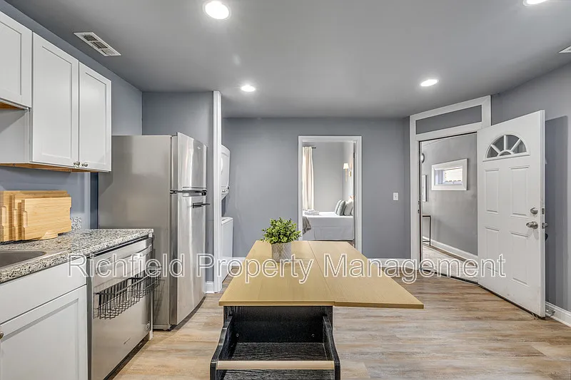 1 bed, 1.0 bath, 500 sqft, $1,350 — Photo 3
