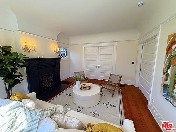 4th image of 2057 S Oxford Ave
