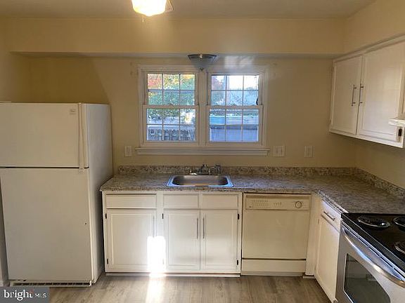 3rd image of 20195 Club Hill Dr