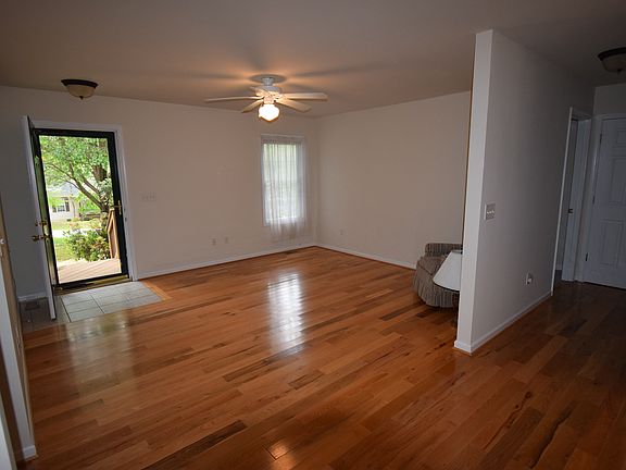 4th image of 37 Lafayette Dr
