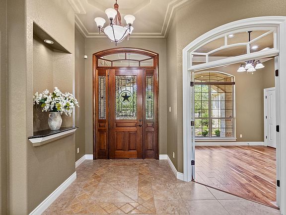 3rd image of 112 Shady Elm Dr