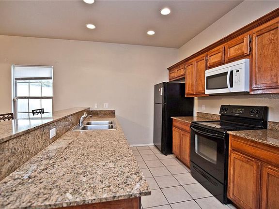 3rd image of 3104 SW Deerfield Blvd
