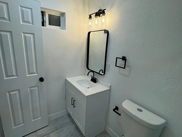 1246 Persimmon Ave — Photo 3