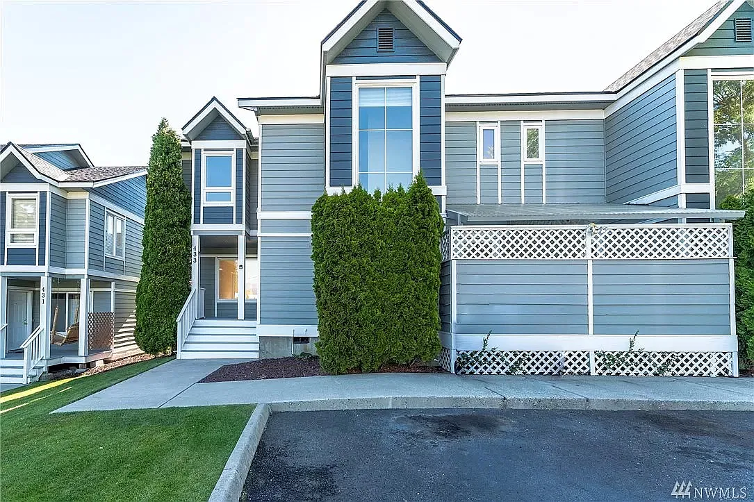 3 bed, 2.5 bath, 1768 sqft, $2,300 — Photo 1