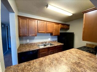 2300 W 26th St APT E27, Lawrence, KS 66047