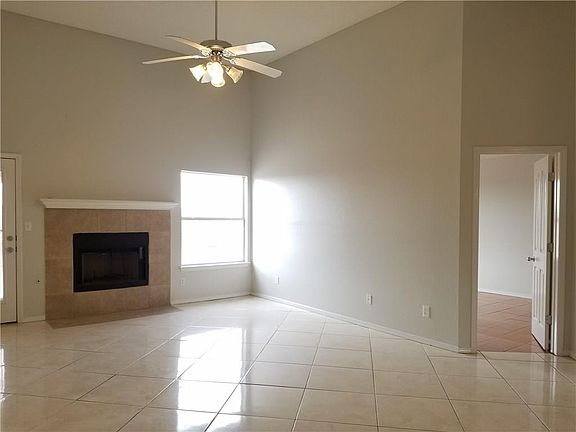 4th image of 828 Sunset Park Dr