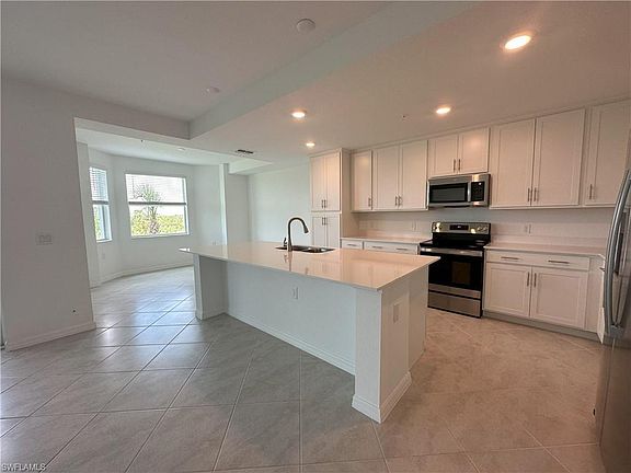 3rd image of 14131 Heritage Landing Blvd #822