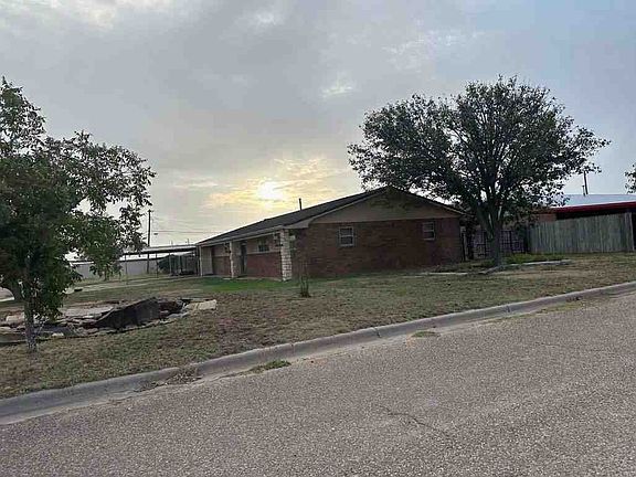 3rd image of 813 NW 8th St