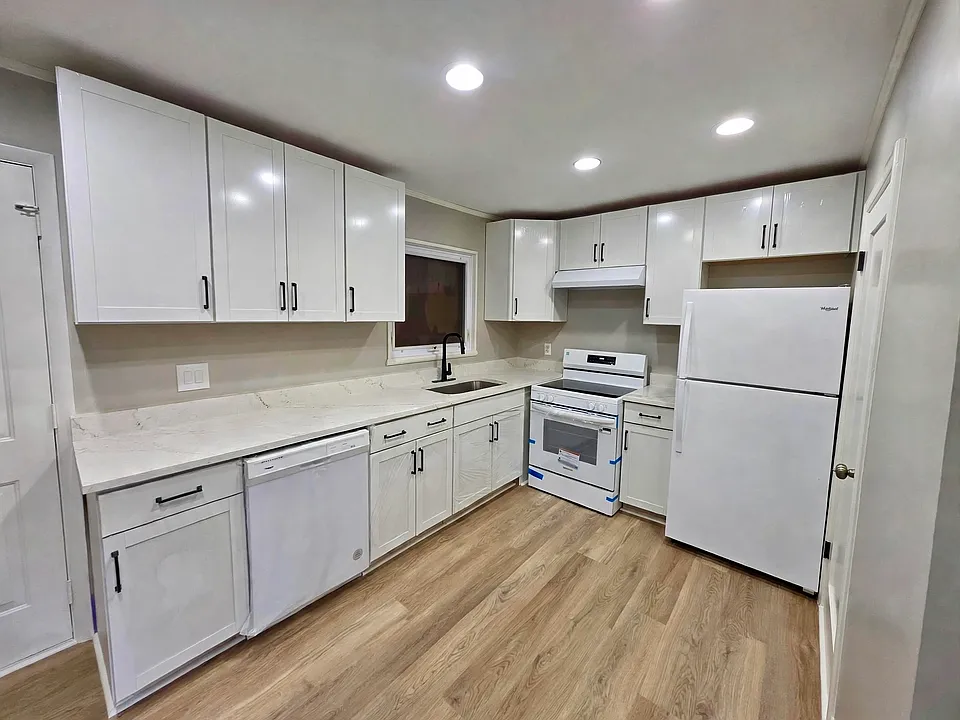 6 Longview Dr