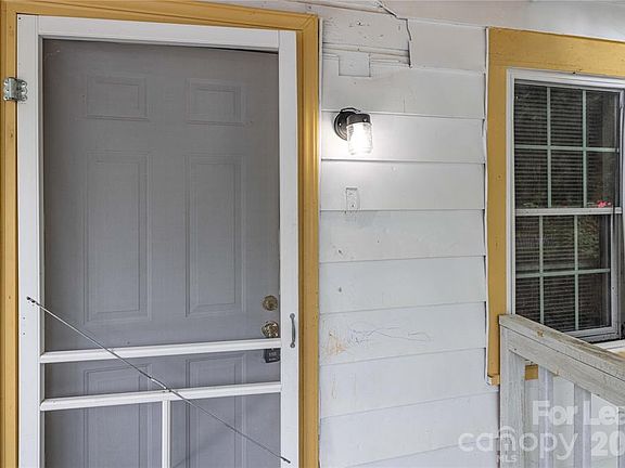 4th image of 629 Colston St #1