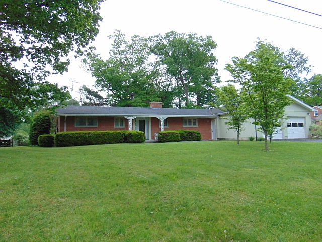 1st image of 904 Harvey Dr