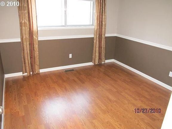 5th image of 15035 NE Siskiyou Ct