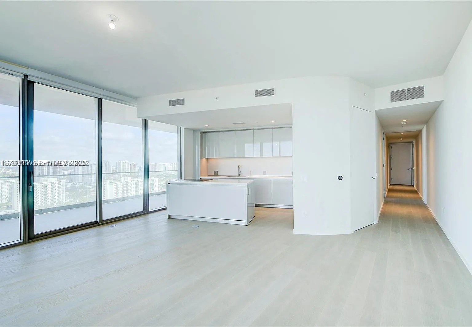 2 bed, 2.0 bath, 1161 sqft, $9,500 — Photo 4