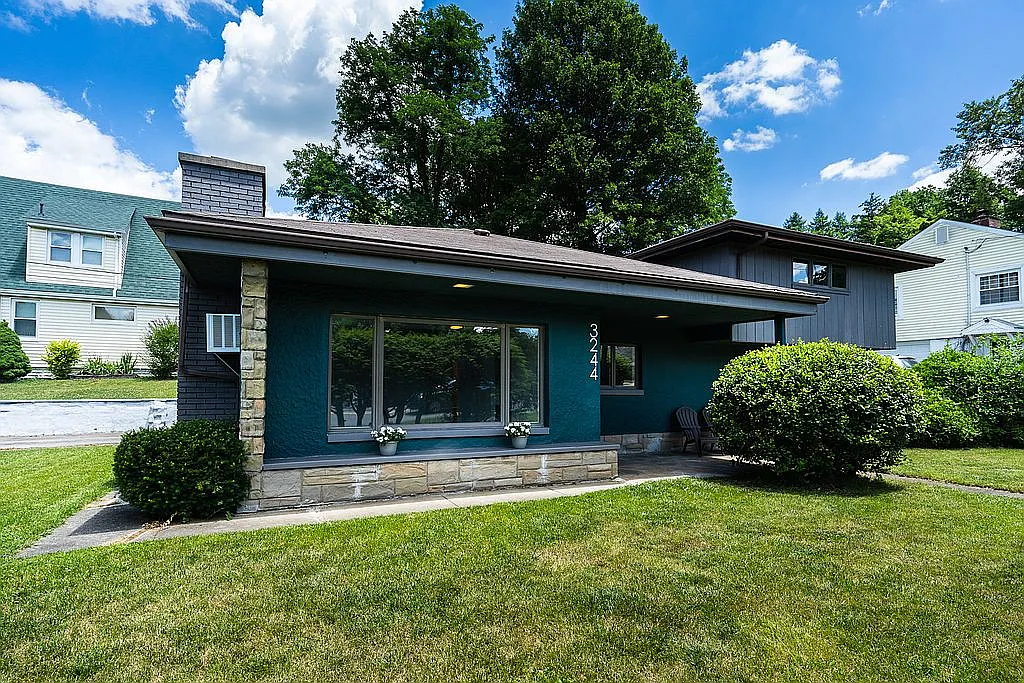 3244 University Ave photo 1