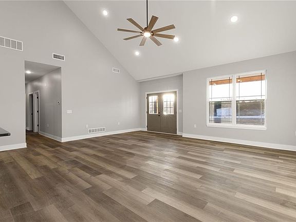 5th image of 327 NE 51st Rd