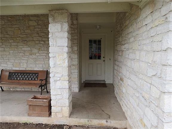3rd image of 1707 Creek Bend Cir