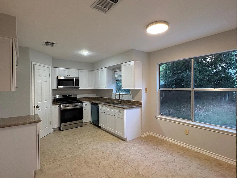 13305 Black Canyon Dr — Photo 5