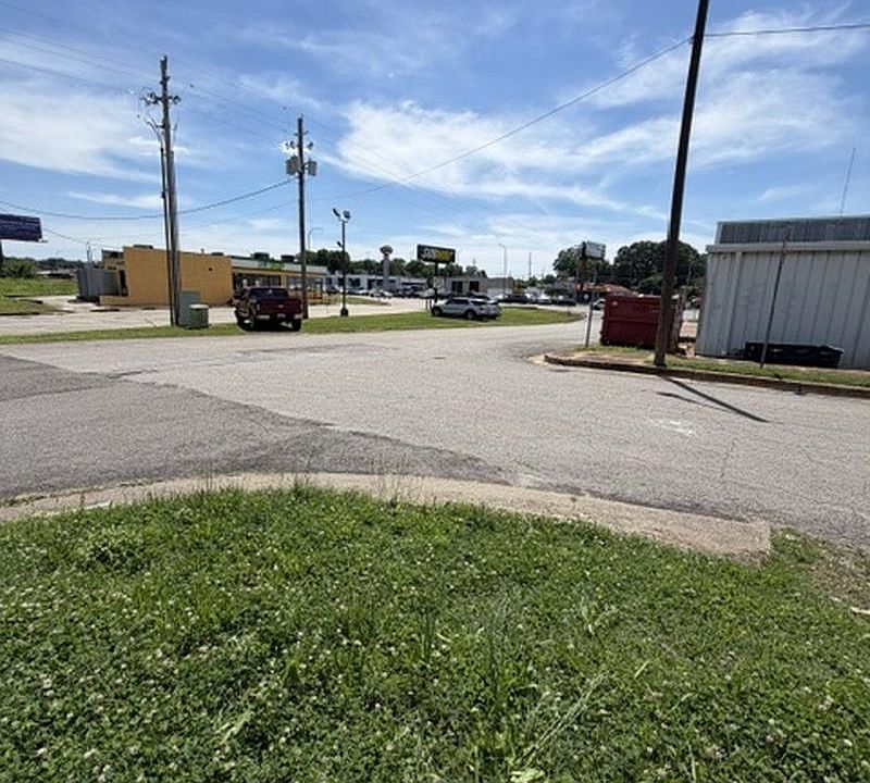 2nd image of 0 16th St