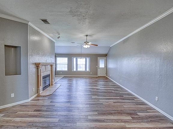 5th image of 925 Eagle Cliff Dr