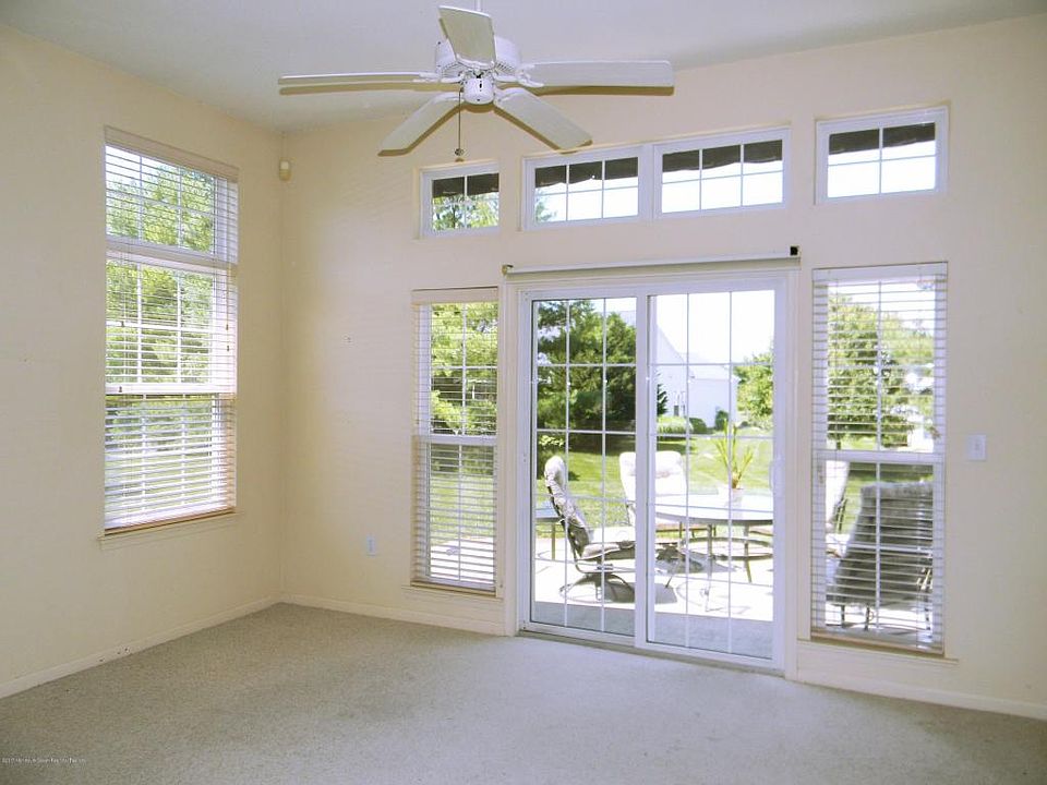 2nd image of 2551 Collier Rd