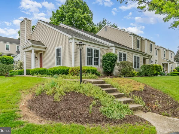 1201 Cambridge Ct, Palmyra, PA 17078