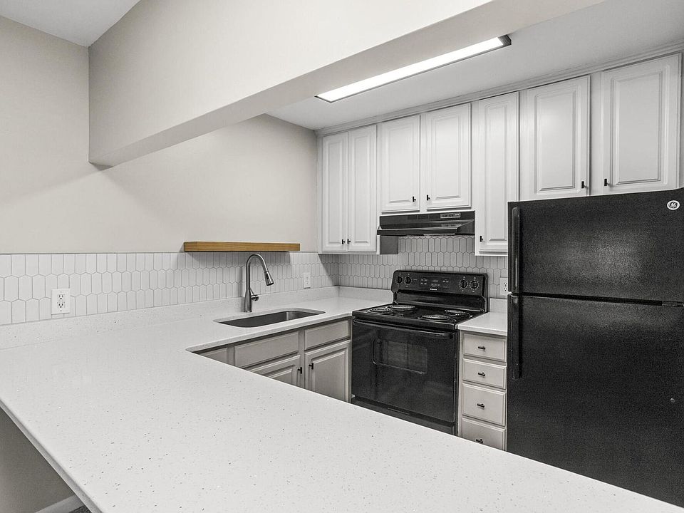 Upgraded 1 Bedroom Kitchen