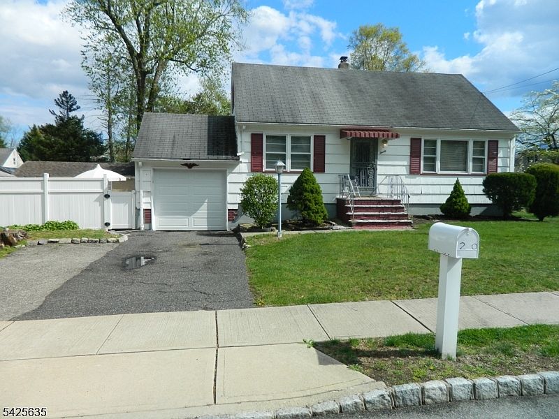 1st image of 20 Saint Charles Ave