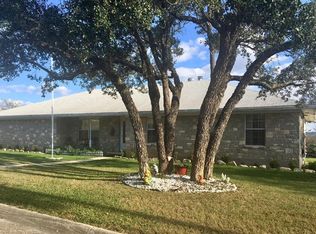 215 Red Oak Ln, Ingram, TX 78025