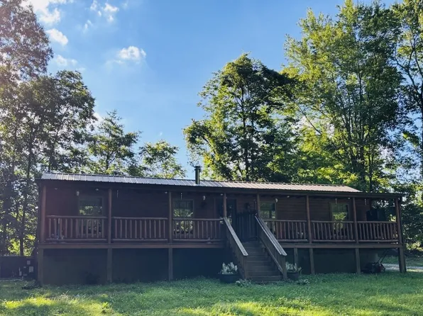 1424 Poplar Ridge Ln, Chapmansboro, TN 37035